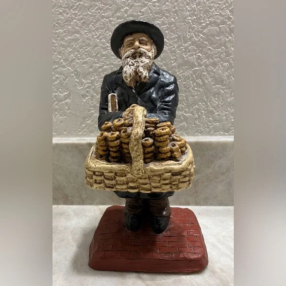 Vintage Jewish Man Rabbi Figurine Statue Bagel Basket - Picture 6 of 6